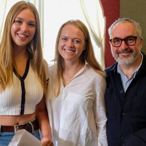 student with her parents